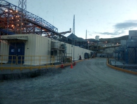 Equipo técnico PROSER MINERÍA trabajando en campo